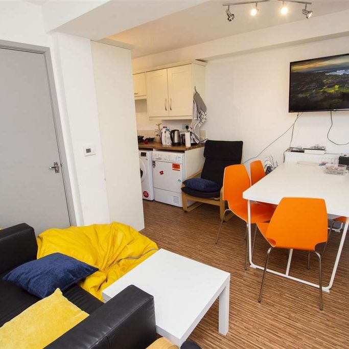 6 bedroom house to rent - Photo 1