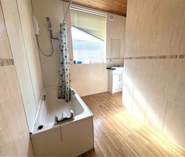 Flat to rent on - Photo 2