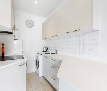 Furnished Apartment in Elwood & Just Moments from the Beach! - Photo 3