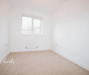 4 bedroom semi-detached house to rent - Photo 1