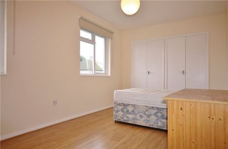 Ashwood Road, Englefield Green, Egham, Surrey, TW20 0SY - Photo 5