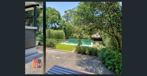 HIDDEN GETAWAY, GORGEOUS 4 BEDROOM HOME WITH POOL ! - Photo 1