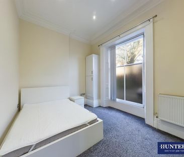 2 bedroom Flat To Let Total Size: 719 SQ FT - Photo 2