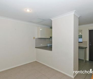 2 bedroom, 1 bathroom home - Photo 3