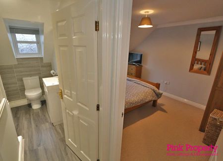 3 bedroom semi-detached house to rent - Photo 3