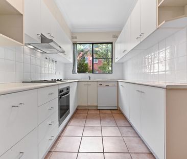 FLEXIBLE FLOORPLAN IN PRIME LOCATION - Photo 3