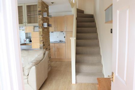 1 bedroom semi-detached house to rent - Photo 3