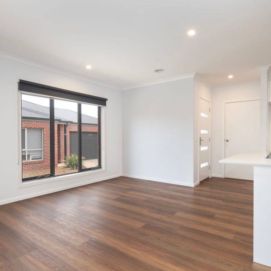 COMFORT, CONVENIENCE & LOCATION - Photo 1