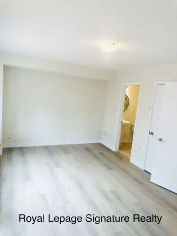 Condo Townhouse For Lease | W9244379 - Photo 3
