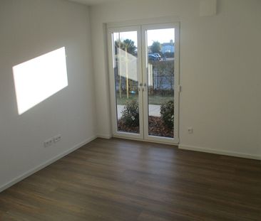 Moderne Erdgeschosswohnung mit Terrasse und Garten in zentraler Lag... - Photo 2