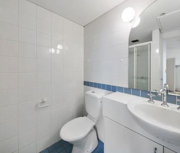 Studio Living in the Heart of the City - Photo 6