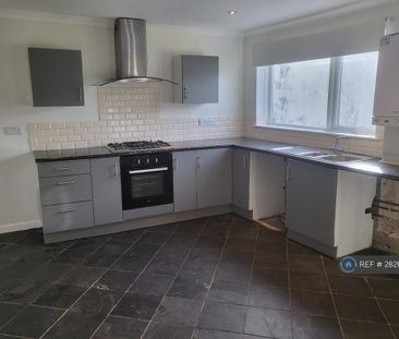 3 bedroom terraced house to rent - Photo 6