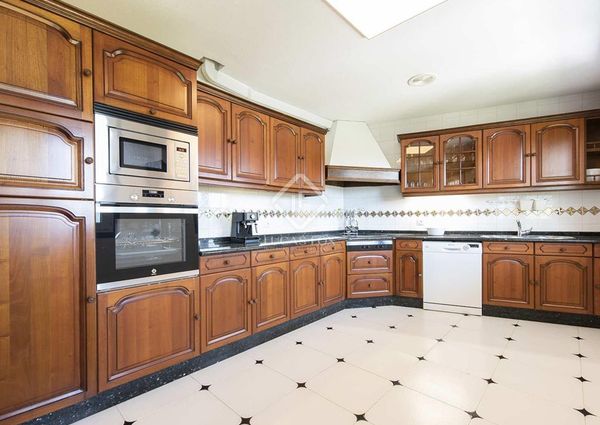 Luxury Villa for rent in Gondomar, Spain