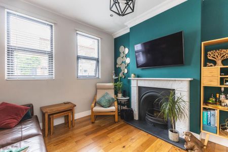 2 bedroom flat to rent - Photo 2