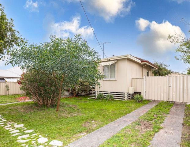 Charming 3x1 Home in Carey Park - Photo 1