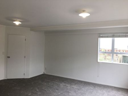 Fully Renovated 3 Bedroom Homes in Forrest Hill! - Photo 3