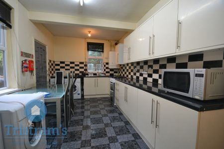 4 bed Detached House for Rent - Photo 2