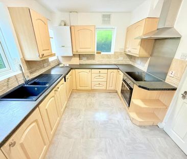 3 bedroom semi-detached house to rent - Photo 2