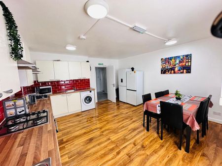 1 bedroom in a house share to rent - Photo 2