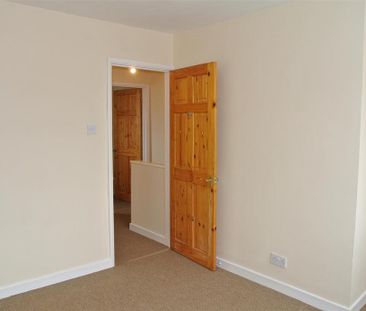 2 bedroom semi-detached house to rent - Photo 2