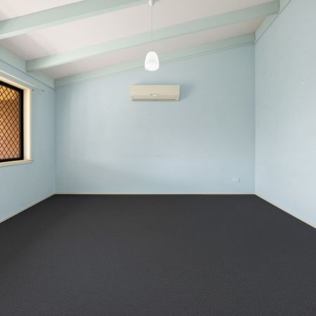 Two Bedroom Unit in Convenient Location - Photo 3