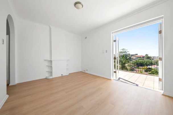Newly Renovated Coastal Apartment in the Heart of Coogee 4/103 Carrington Road, Coogee NSW 2034 - Photo 1