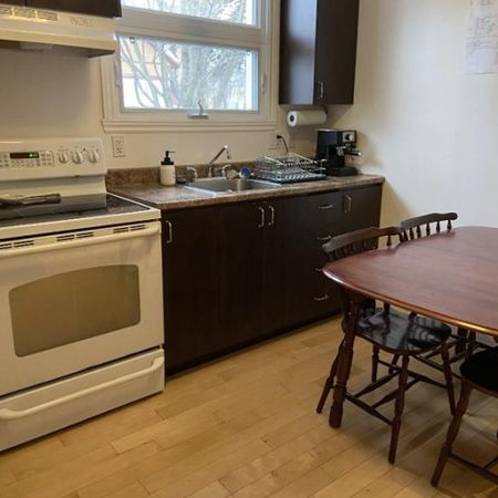 4 1/2 - Quartier Saint-Sacrement - Disponible immédiatement - Photo 3