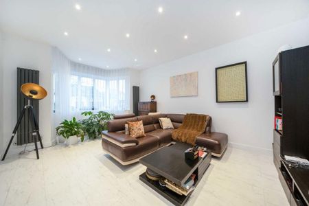 5 bedroom detached house to rent - Photo 2