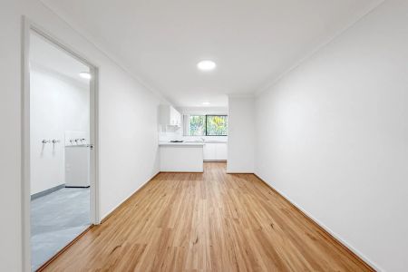 Recently Refurbished, Oversized Townhouse For Lease - Photo 5