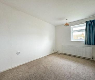 4 bedroom link detached house to rent - Photo 5