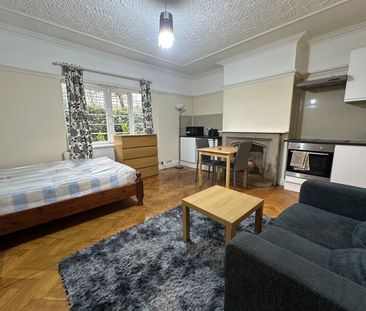 Studio Flat, Wendover Court, NW2 - Photo 2