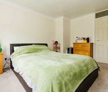 Room in a Shared Flat, Harts Lane, IG11 - Photo 4