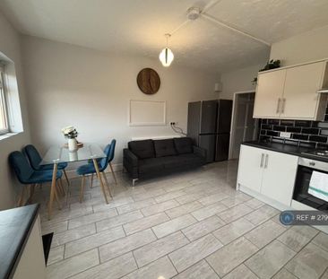 1 bedroom in a house share to rent - Photo 2