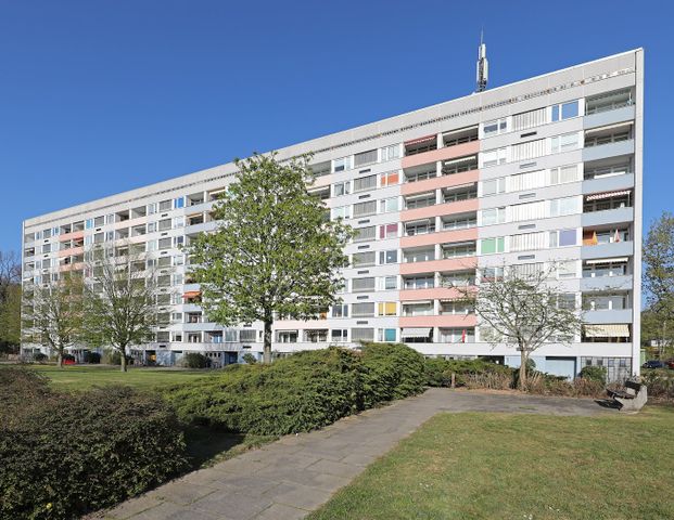 Helle 3-Zimmer-Wohnung mit toller Aussicht // 6.OG links - Photo 1