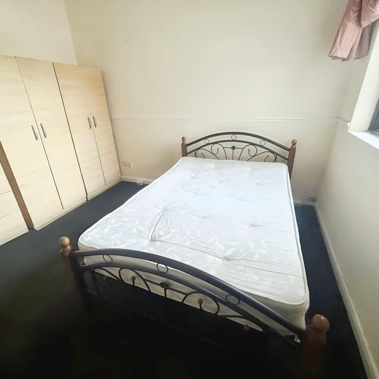 1 bedroom in a house share to rent - Photo 1