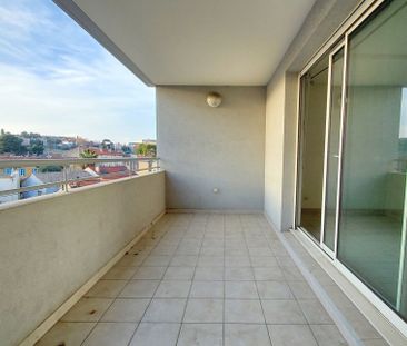 Appartement 3 pièces 65m2 MARSEILLE 13EME 877 euros - Photo 1