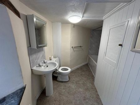 1 bedroom semi-detached house to rent - Photo 4