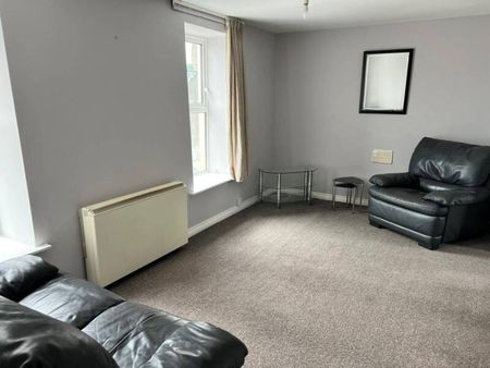 Furnished 1 Bedroom 1st Floor Apartment - Photo 2