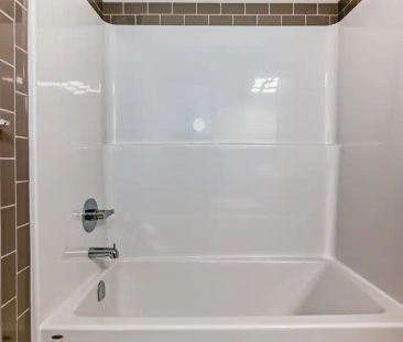 Mahogany Homes — 4 Bed 2.5 Bath House - Photo 4