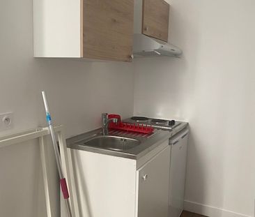Location Appartement 1 pièce 21m² LYON 7ème - Photo 4