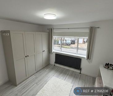 4 bedroom semi-detached house to rent - Photo 6