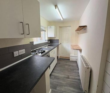 2 bedroom terraced house to rent - Photo 4