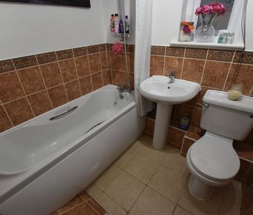 3 bedroom detached house to rent, - Photo 5