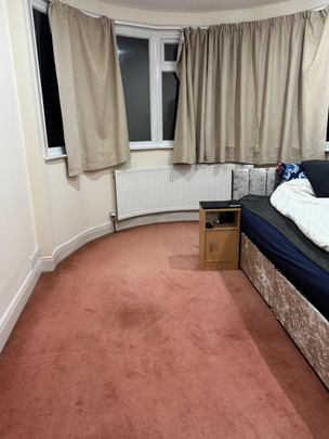 1 bedroom in a house share to rent - Photo 1