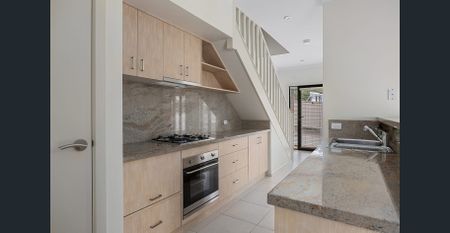 Easy Living in the Heart of Flora Hill - Photo 2