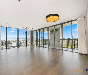 Spacious Three-Bedroom Residence with Elevated Views in Central Park - Photo 2
