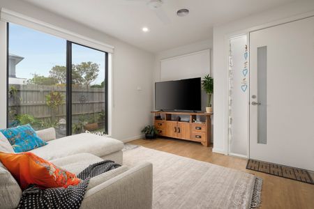 LUXURY LIVING IN LANGWARRIN - Photo 2