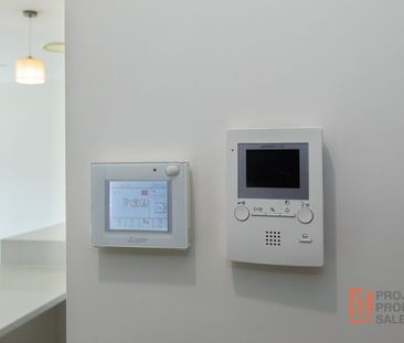 2 x Weeks FREE - Top Floor, Spacious internal and Massive Private B... - Photo 3