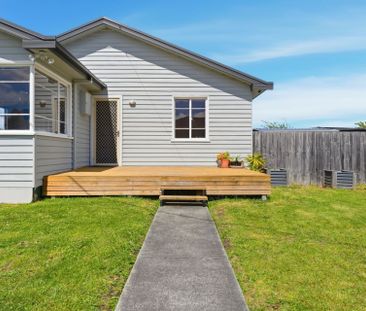 Warm and Welcoming Home - Photo 6