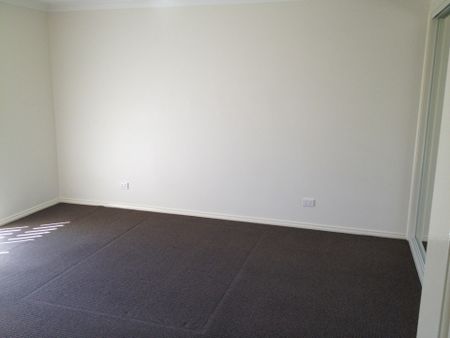40 Dagmar Berne Street, Macgregor ACT, Belconnen - Photo 2